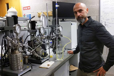 Проф. Саша Папуга: Објавио осам радова, предавањa др...