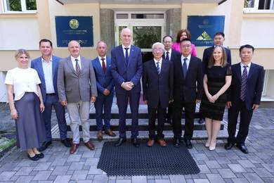 Meeting with delegation of University of Chinese Aca...