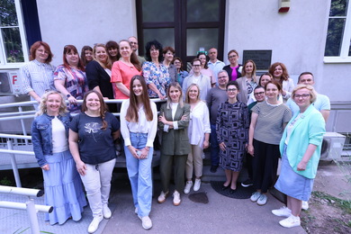 ChemTeach: A course for secondary school teachers or...