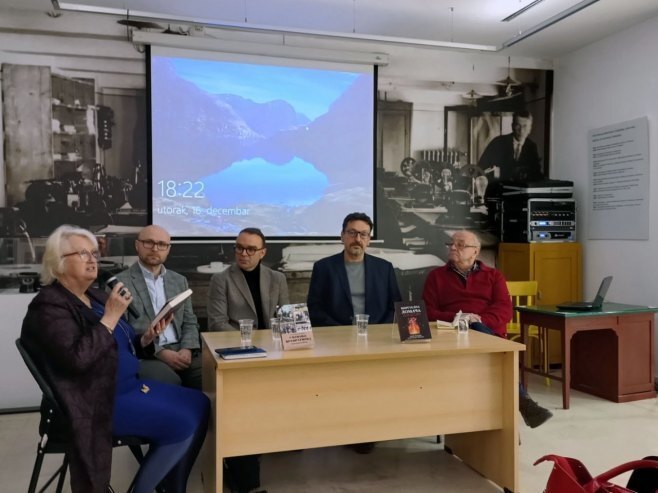 Промовисана књига о утицају друштвених мрежа на јавн...