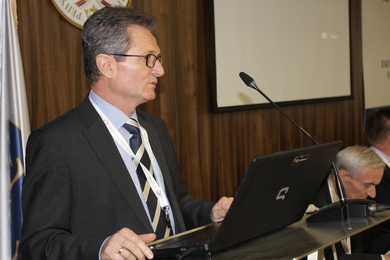 The Economic policies of small countries under the c...