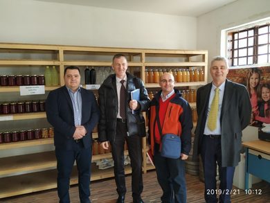 Visiting Agricultural school: Discussing future coll...