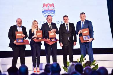 Уручена признања професорима и вишем асистенту