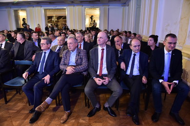 Прва генерације стипендиста Удружења „Привредник РС“...