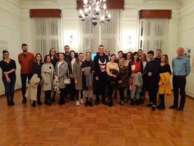 Студенти архитектуре у обиласку изложбе посвећене зе...