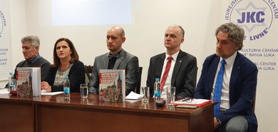 Presenting the Monograph at the Arie Livne Jewish Cu...